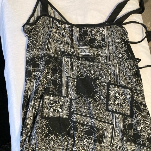 Paisley black and white tank with buttons and corset side - Picture 3 of 4